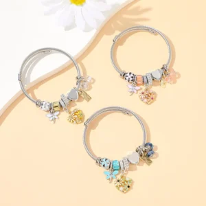 Stainless steel heart-shaped flower crystal bead charming bracelet for women, a luxurious accessory